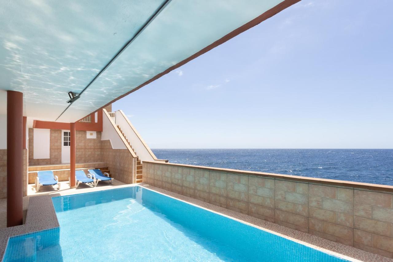 فيلا Coastal Dream With Heated Pool El Escobonal المظهر الخارجي الصورة