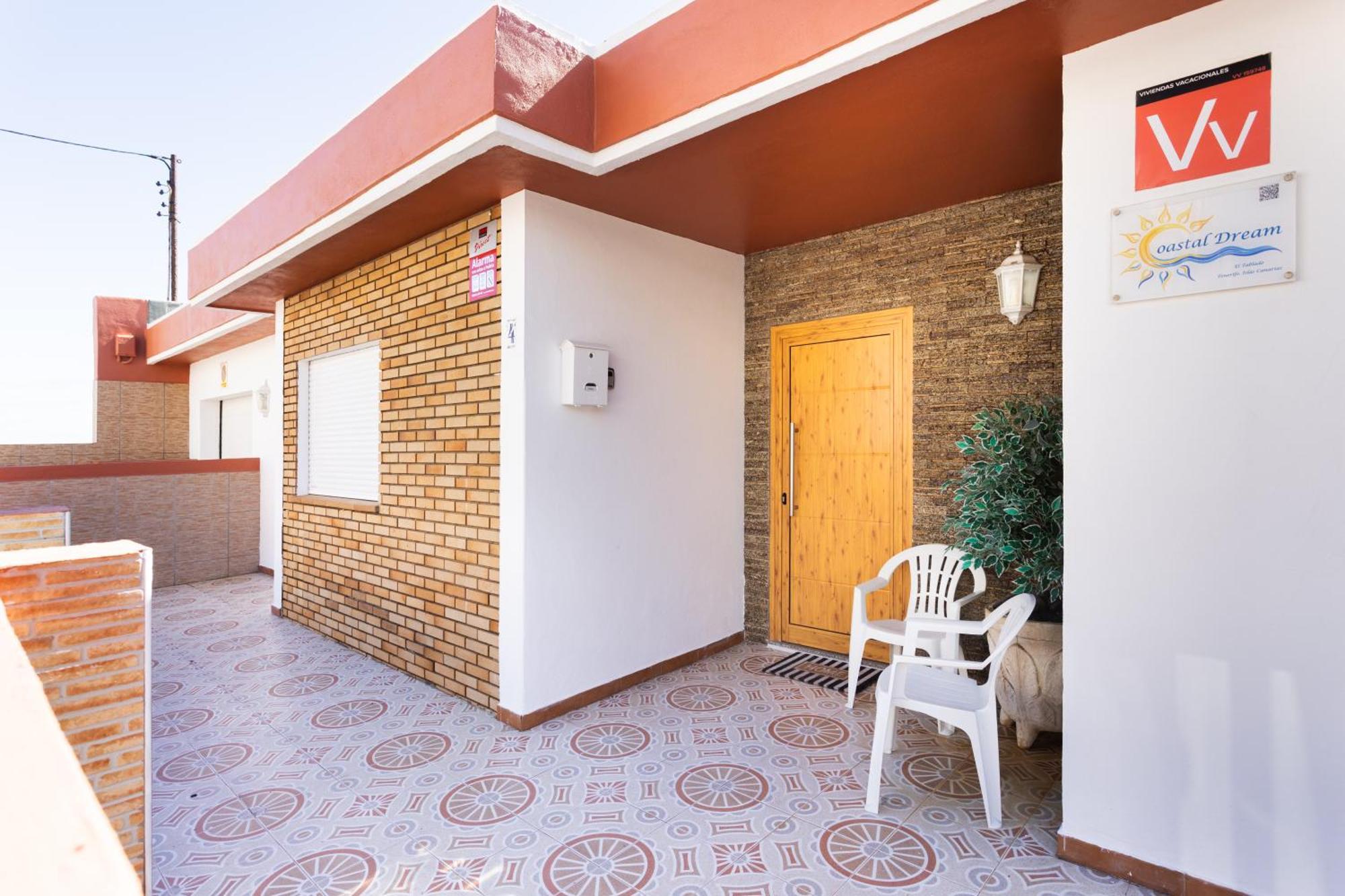 فيلا Coastal Dream With Heated Pool El Escobonal المظهر الخارجي الصورة